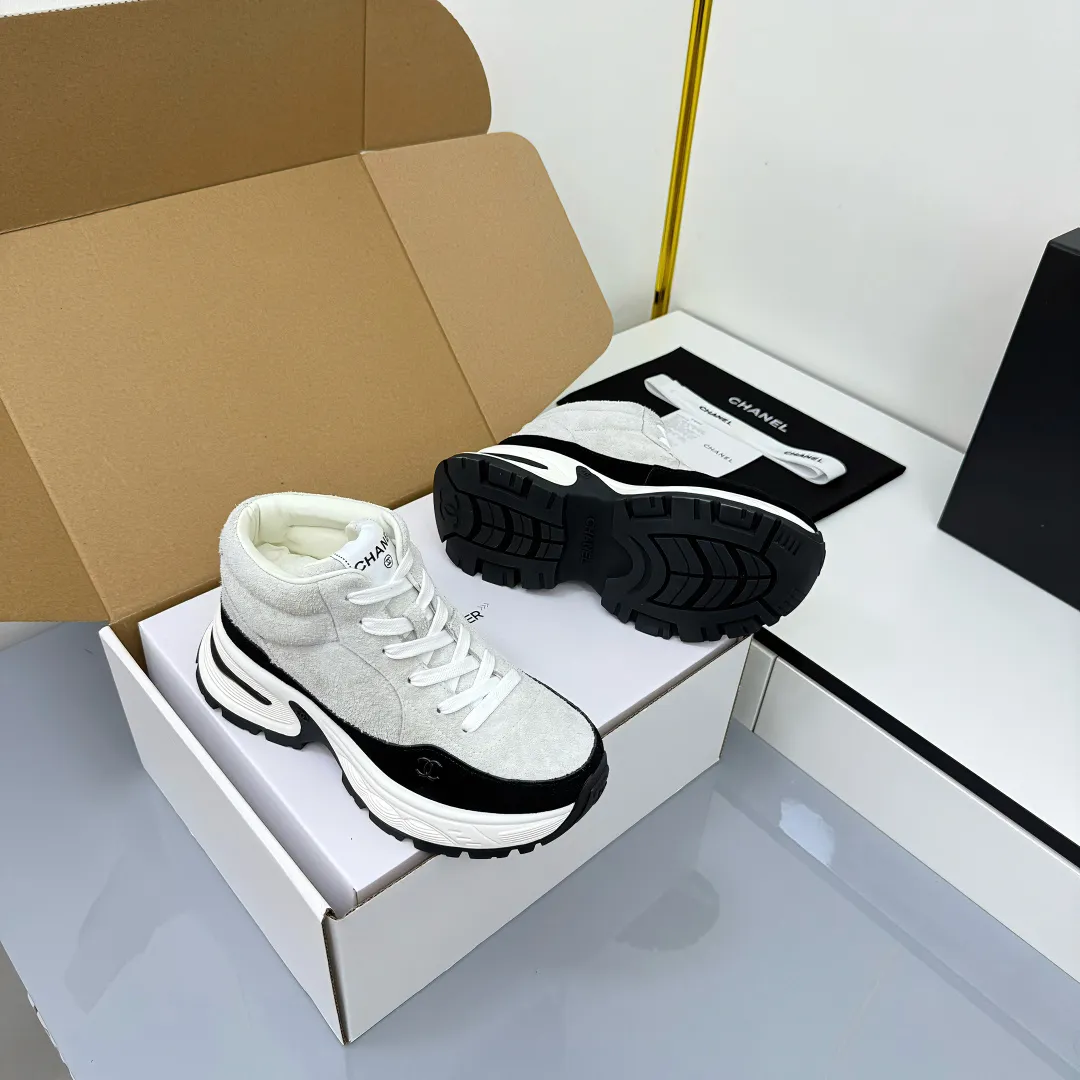 👟👟Ex-factory price 700👟👟 Chanel bread shoes ~ original calfskin panda shoes Chanel 25C latest hot style panda black and white sports shoes casual sneakers Xiaoxiang hot item classic black and white panda color coco girls must pay Fabric: original custom mixed sheepskin lining: original imported breathable mesh lining outsole: Original molded rubber + TPU combination Size: Women's 35-41